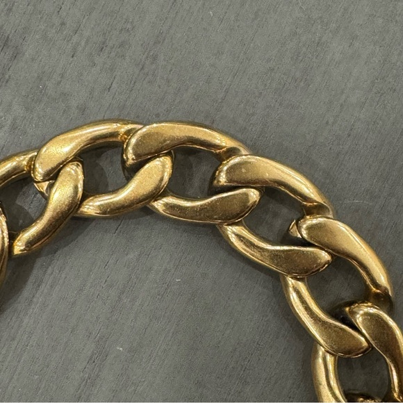 Authentic Chanel CC Logo Pendant w/ an unbranded Gold tone link chain bracelet - Picture 4 of 14